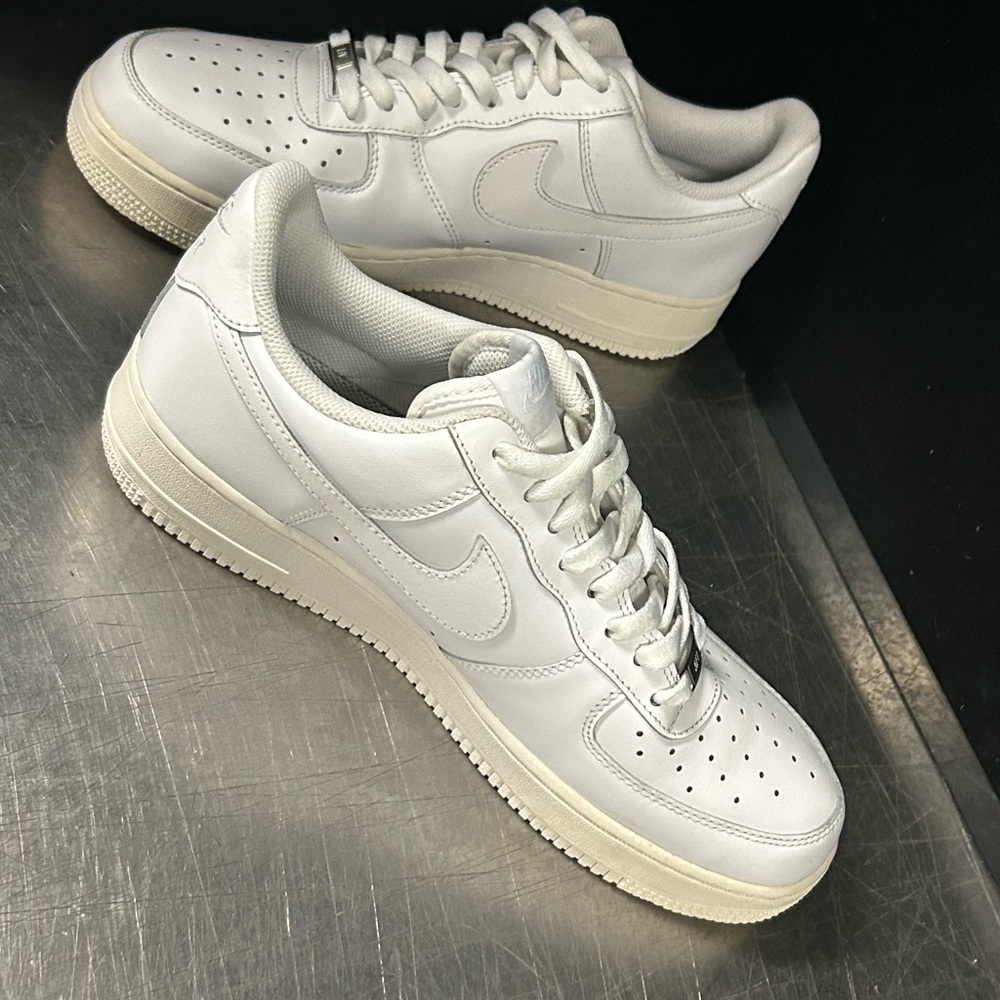Nike Air Force 1 Size 10.5 Men - Picture 3 of 11